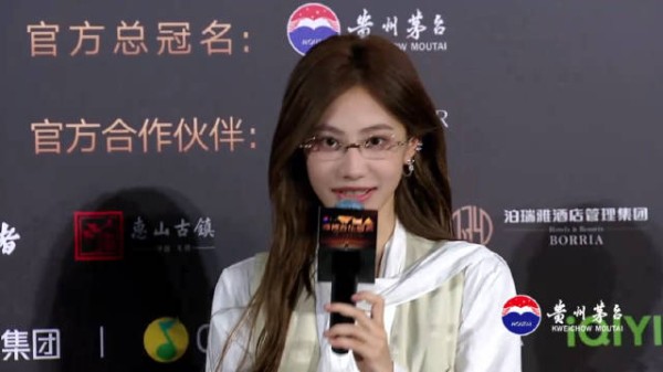 袁一琦CUT 无框眼镜好有斯文败类的感觉啊