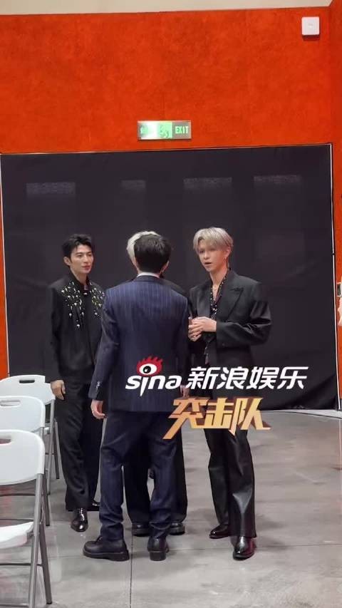 十个勤天微博音乐盛典后台欢聚交流
