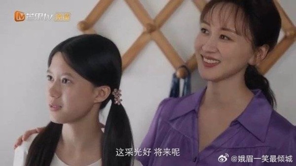 为了在藤城有个家，苗靖跟着亲妈投靠继父，乖巧的让人心酸