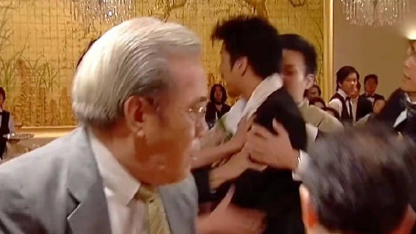 情陷夜中环：豪门阔少气到不行 父亲竟偏袒养子！