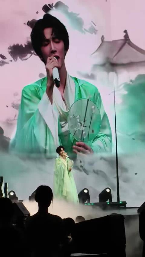 刘宇WMA音乐盛典妆造被称男版白素贞