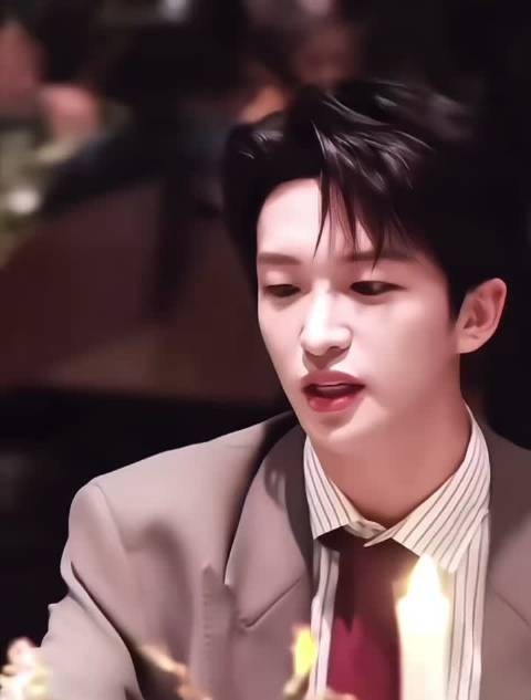 黄子弘凡留洋归来小少爷，小说男主照进现实