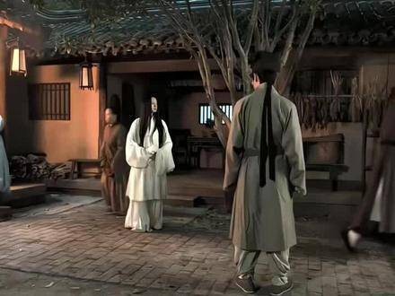 翟子路与胡冰卿的对手戏张力十足,仿佛天然默契