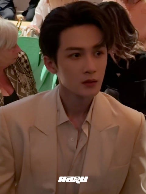 檀健次秀场头排落座,紧邻LVMH CEO