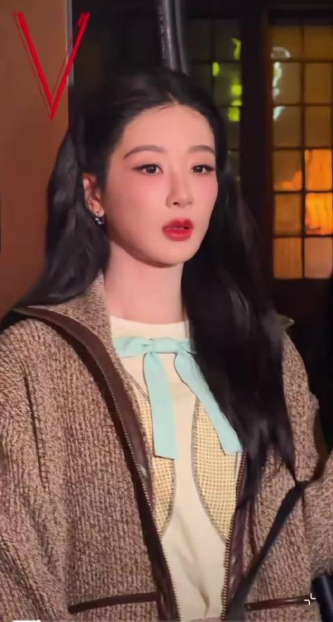 杨紫近距离怼脸,很舒展大气的感觉
