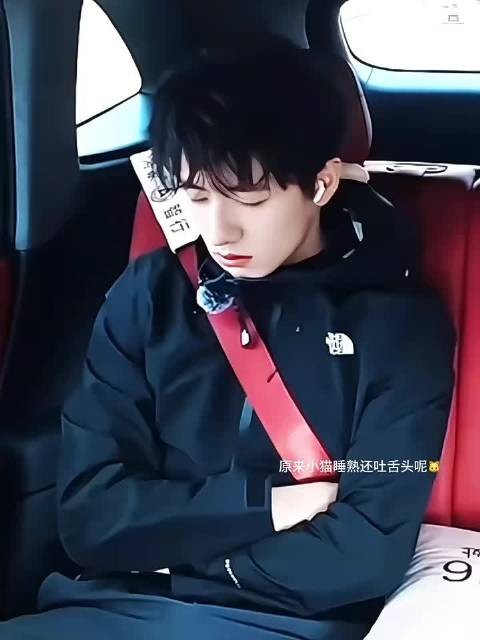 好笑归好笑,但也能看出来朱志鑫在节目里很放得开,愿意去互动去整活