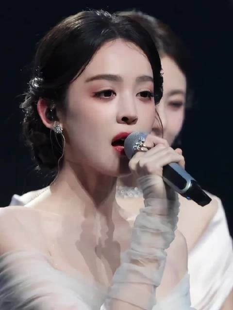 娜扎美神降临,御姐脸配小女孩声音