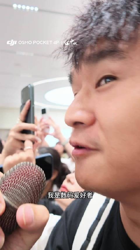 主持人问:你还有什么对千千说的吗? 我回答:你好美啊!