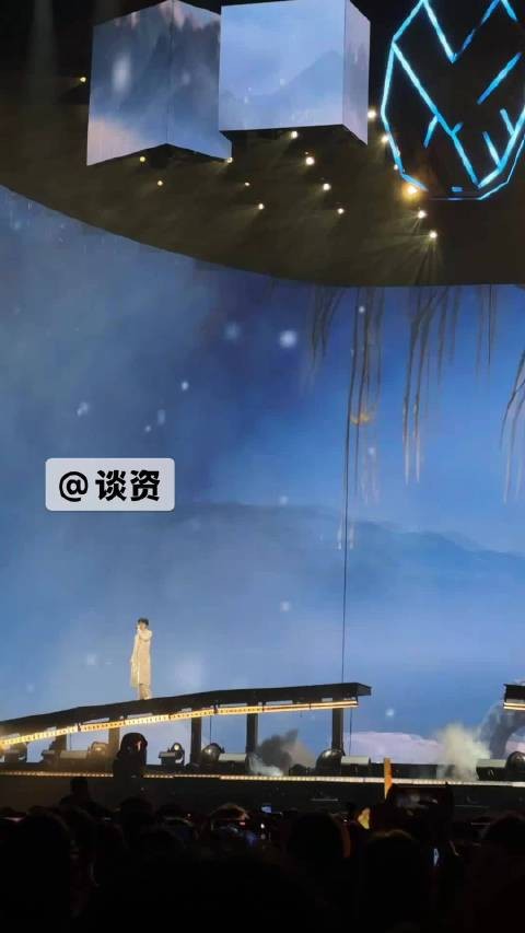 来感受断桥残雪这个舞美！太顶级了