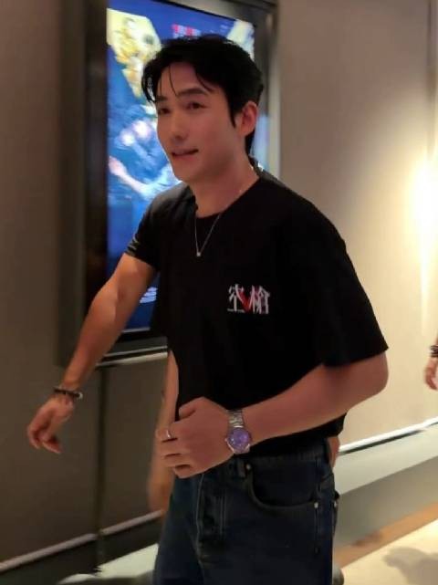 香港路演上下班视频,好清晰 cr