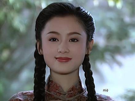 「婉卿」果真不负名门闺秀之誉,气度雍容而温润如玉