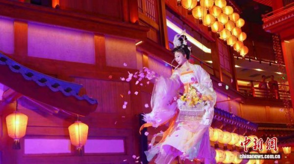 陕西西安：月满长安 沉浸式唐风中秋月宴吸引游人