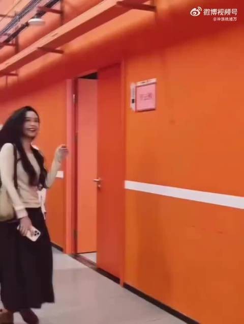 中秋后台偶遇王晓慧，淑柔燕麦私服甜度超标
