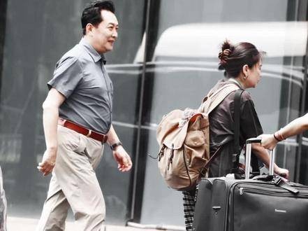 莫道相公痴,世间更有痴绝者