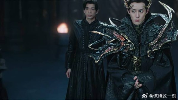 小兰花东方青苍互换身体 代替他当月尊，下秒笑死人