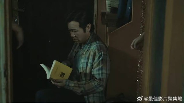 父亲熏陶儿子,给儿子买书看,怎料儿子连包装都没拆!