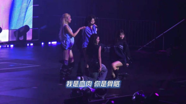 LESSERAFIM圣何塞舞台,魅力四射演绎两曲