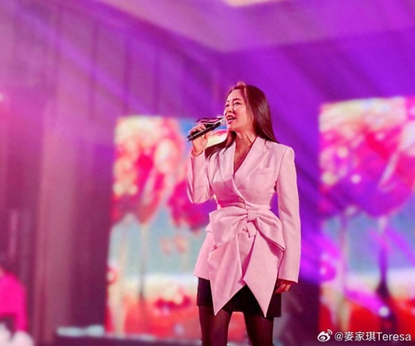 香港知名女星曝长子加拿大留学吃尽苦头，买过期肉留阴影，已休学