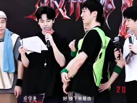 王传君玩游戏精明又搞笑,全程痛点踩中对面不会打篮球的人