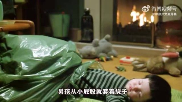 男孩每分每秒放屁,从小屁股套袋为了安全