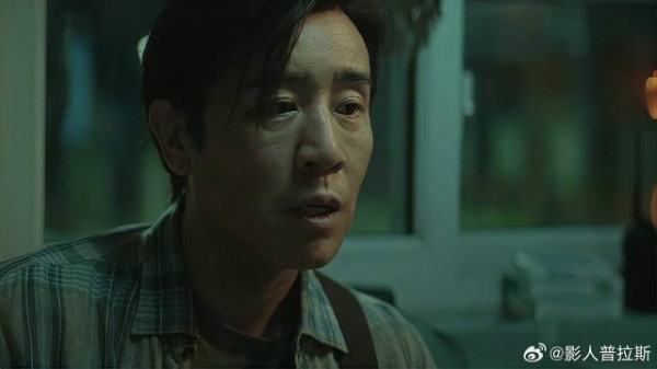 父亲帮儿子写文章 想让儿子快速出名,怎料被保安看穿