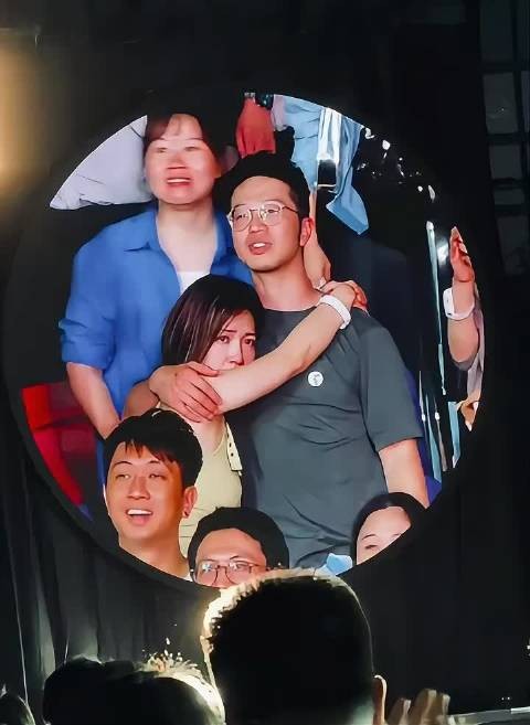 这个是在国外火了,播放量达到180万了,网友评论:爱与不爱真的很明显