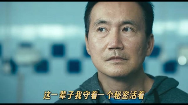 阿柏顾家本分的出租车司机，藏有隐忍大半辈子秘密