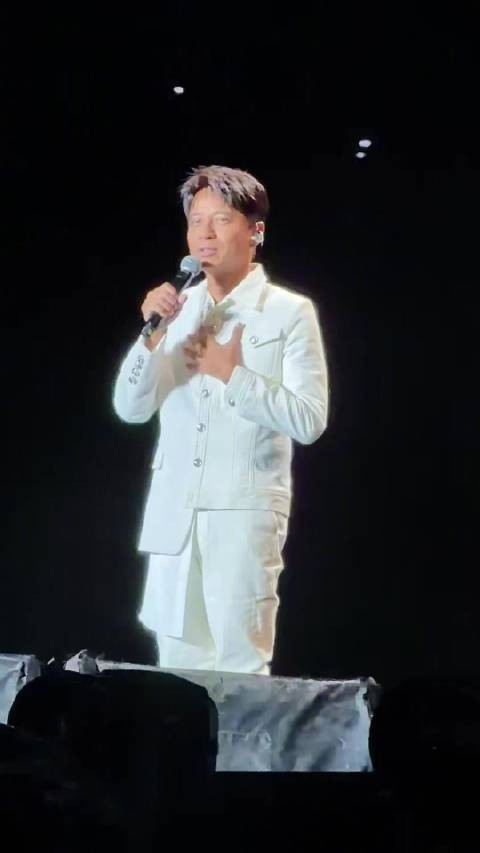李克勤 坐了6小时的士，终于赶上 侯浪 <a target=