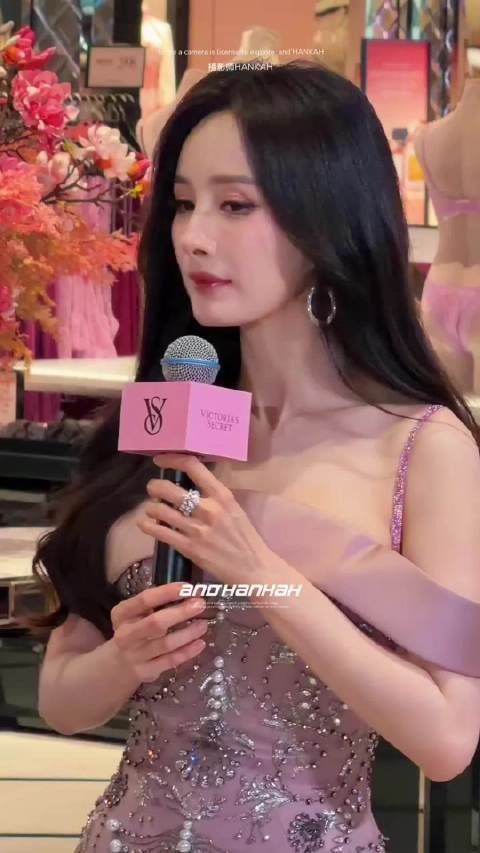 杨幂回顾与品牌互相走过7年的时光，好美的维密代言人