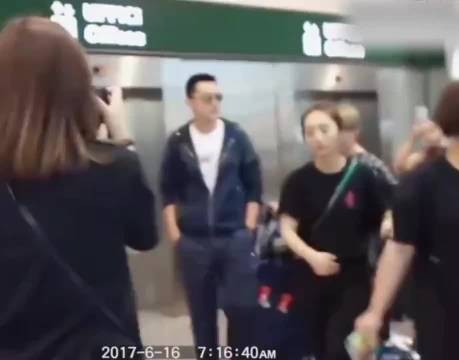 胡歌黄曦宁还没在一起的时候, 当时黄曦宁还是助理…