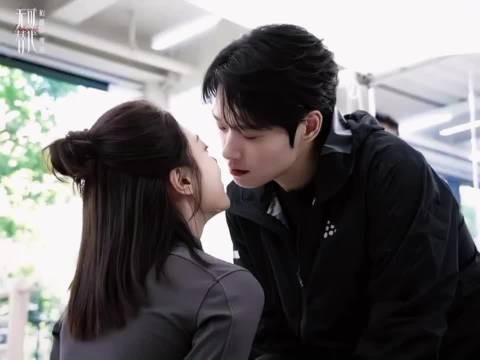 “爱吃吗妹妹”“爱吃教你”谁想到用魏大勋哥感语录接他俩吻戏的？