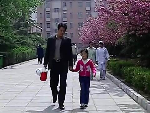 父亲求人办事的情商示范，得体说话留余地