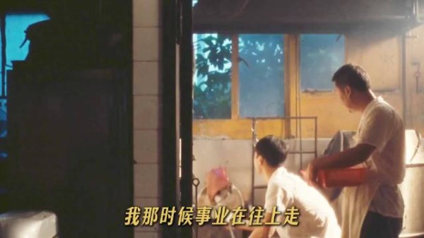 两条相同金链压垮爱情,女子哭喊我们是不同的人