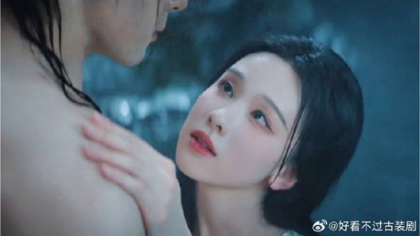 当一袭白衣清冷犹如月光的雾妄言出现时，武拾光心动了