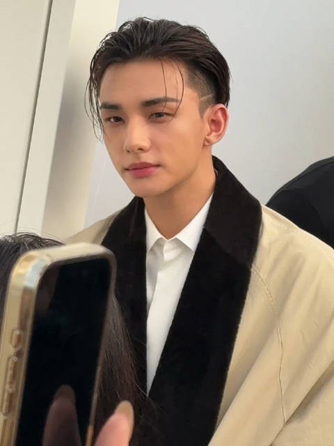 帅炸！黄铉辰Hyunjin暴帅亮相巴黎时装周DIOR大秀！