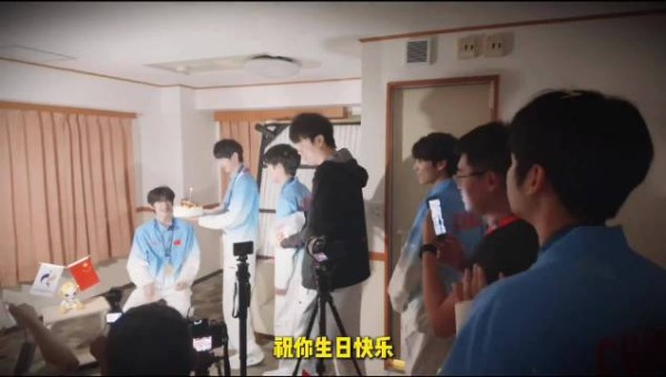 相信这是小落过的最难忘最有意义的一次生日