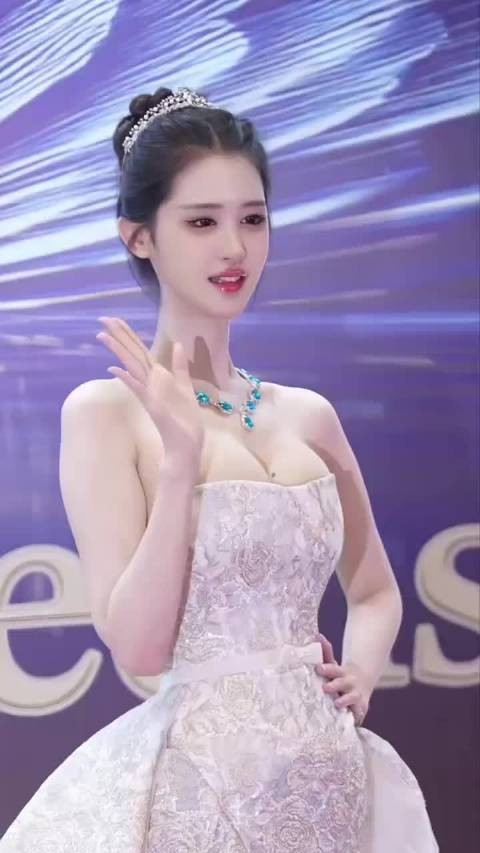 选美小姐总冠军白欣禾身高一米七九，体重一百零八斤
