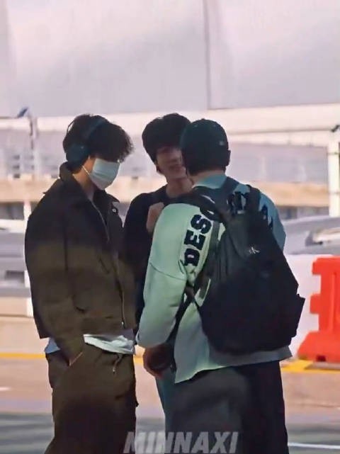 笑死，我也有这件长袖