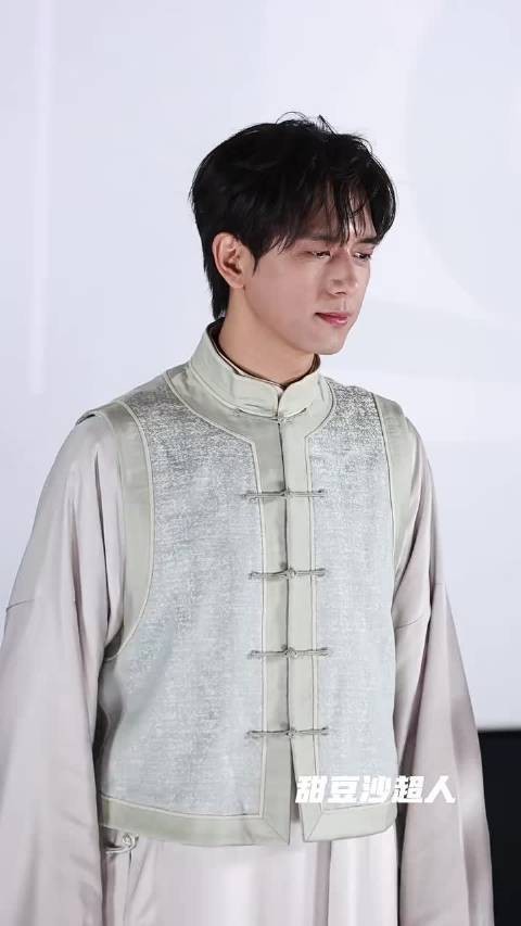 李现修长手指特写,手控粉丝有福了