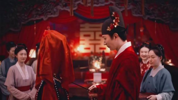 视界大会剪影引猜测，今年爆剧太多难定唯一