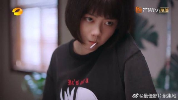 小妹硬装大姐大? 小哥陪演结果喜提大逼兜,这一家太有喜剧天赋
