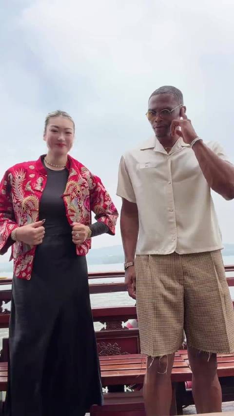 李梦与威少梦幻互动,感觉梦姐这体格能单打威少