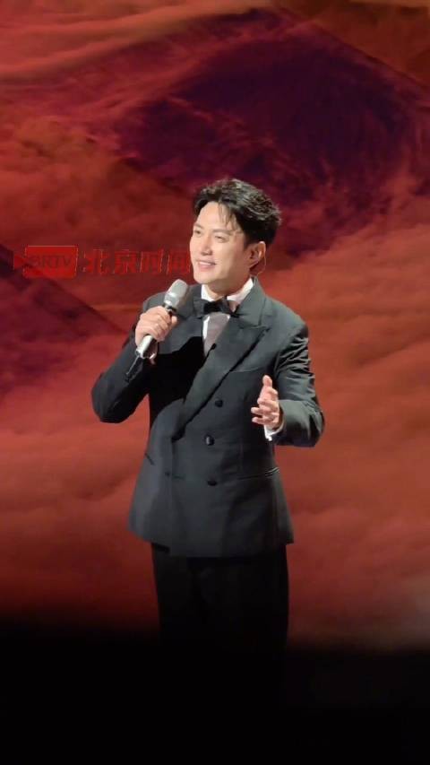 王劲松王志飞王仁君合诵沁园春长沙