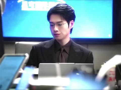 魏大勋演绎叶信之张力拉满,剧外推荐官收获周边