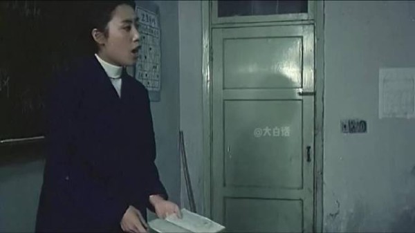 生活需要正能量! 红衣少女