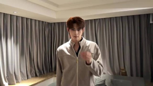 银框眼镜+小狼尾 直接给我帅哭了