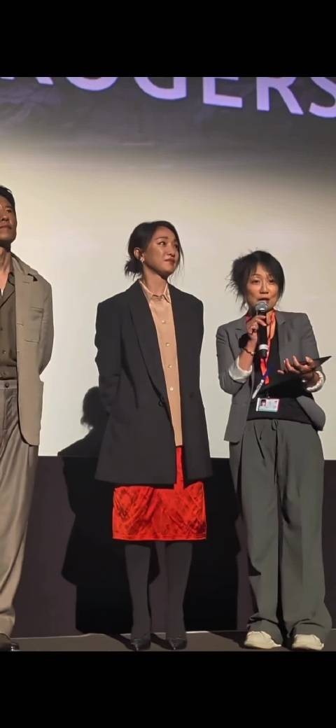 51岁周迅生图状态真好，自然衰老的女人每个年龄阶段都有不容的美感！