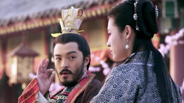 杨广偷偷调戏母妃宣华夫人，怎料被太子妃萧美娘发现！