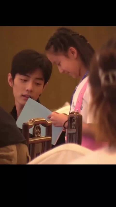 笑的我心软软,等我小了我也要给肖战送信!完全邻家大哥哥啊!温柔的掌控者