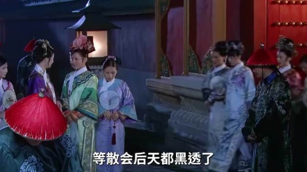 谁敢信！《甄嬛传》里最大胆的华妃娘娘，夜路上竟也遇到了“灵异事件”？…